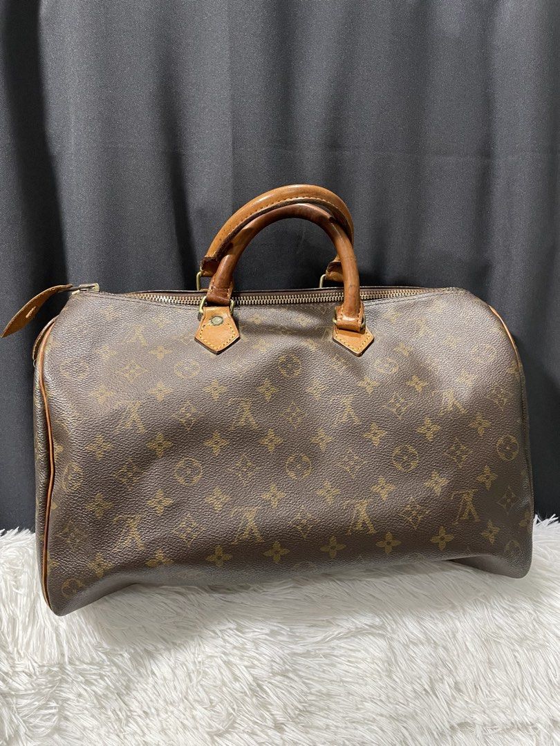 Louis Vuitton Monogram Speedy 30 handbag (Category: Luxury Bags & Wallets) located in Davao. Submitted by lwky_thrift (Listing ID 1463698026, Image 2). Description: Vintage Louis Vuitton Monogram Speedy handbag Authentic With COA Rank AB Excellent Condition Normal Sign of usage only kindly check the attached photos .