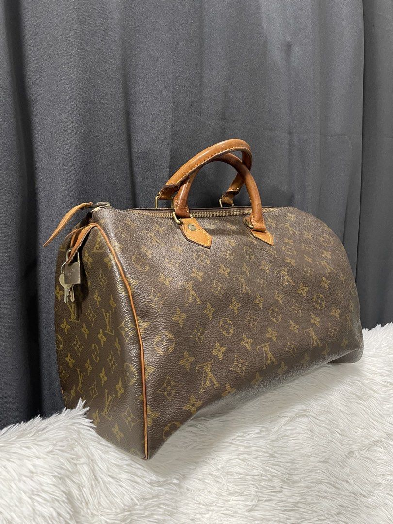 Louis Vuitton Monogram Speedy 30 handbag (Category: Luxury Bags & Wallets) located in Davao. Submitted by lwky_thrift (Listing ID 1463698026, Image 1). Description: Vintage Louis Vuitton Monogram Speedy handbag Authentic With COA Rank AB Excellent Condition Normal Sign of usage only kindly check the attached photos .