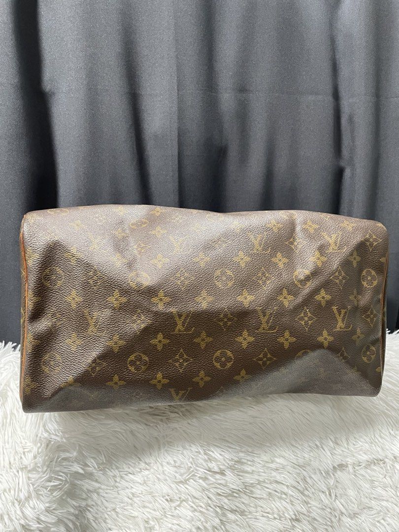 Louis Vuitton Monogram Speedy 30 handbag (Category: Luxury Bags & Wallets) located in Davao. Submitted by lwky_thrift (Listing ID 1463698026, Image 3). Description: Vintage Louis Vuitton Monogram Speedy handbag Authentic With COA Rank AB Excellent Condition Normal Sign of usage only kindly check the attached photos .