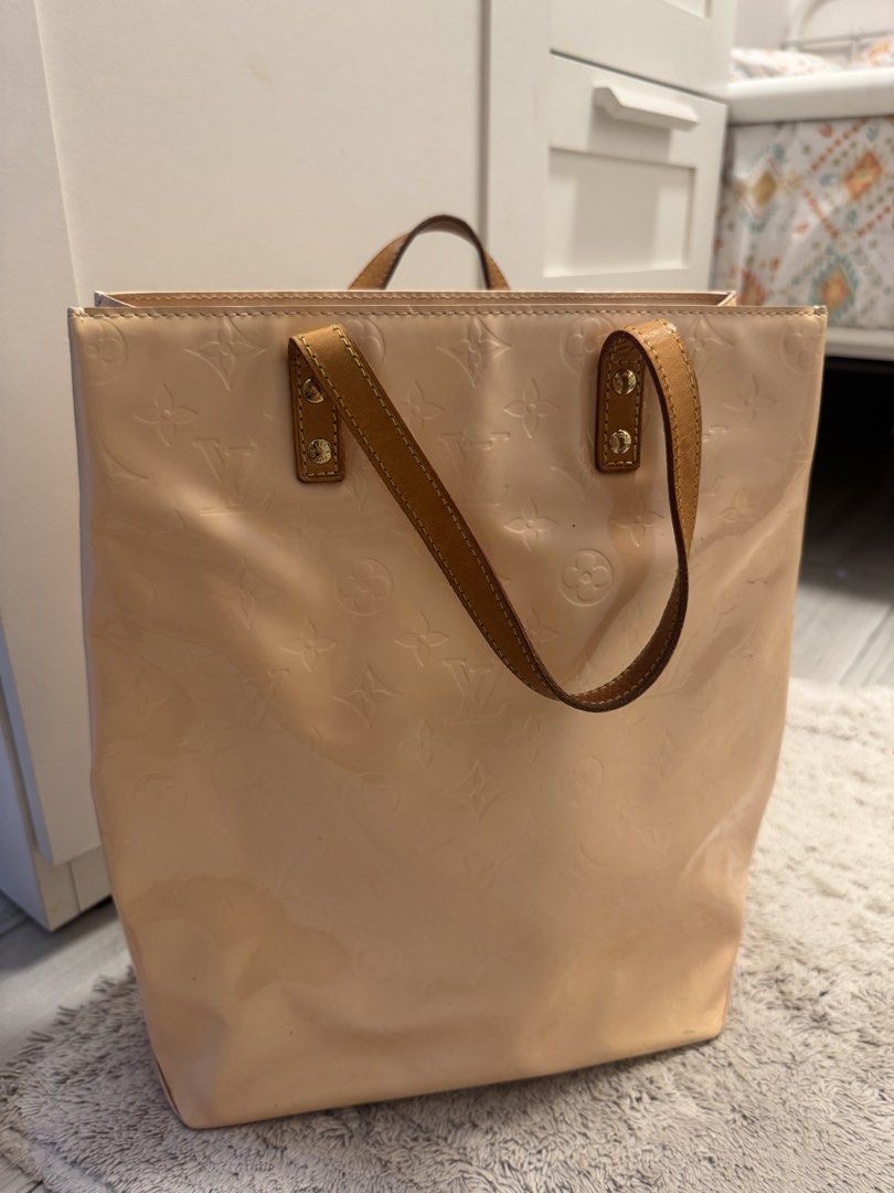 Louis Vuitton Monogram Vernis Tote Bag (ORIGINAL) (Category: Luxury Bags & Wallets) located in Antipolo. Submitted by nathshn_ (Listing ID 1463656137, Image 1). Description: - Authentic Louis Vuitton Monogram Vernis tote bag - Chic light pinkish hue - Durable leather handles and trim - Functional interior pockets - Elegant gold hardware details - Crafted in France - Ideal for everyday elegance and practicality Flaw: Has pen stains inside (bottom 