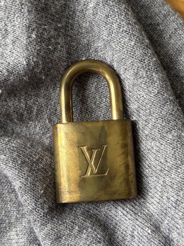Louis Vuitton padlock and key set (Category: Luxury Bags & Wallets) located in Quezon City. Submitted by saveproject (Listing ID 1463388470, Image 1). Description: Complete set. One padlock and 2 matching keys, in its original box. Lock/Key Code: Number 433 Material: solid heavy brass 16 years old. New old stock. Never used. No haggling. Price posted is final. .