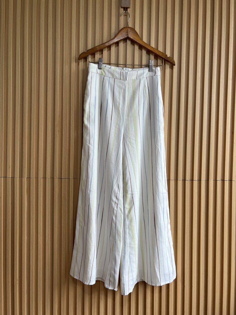 Love bonito (Category: Other Bottoms) located in Lipa City. Submitted by thyra06 (Listing ID 1463659108, Image 2). Description: Love bonito good as new soo pretty and comfy 🤍😍.