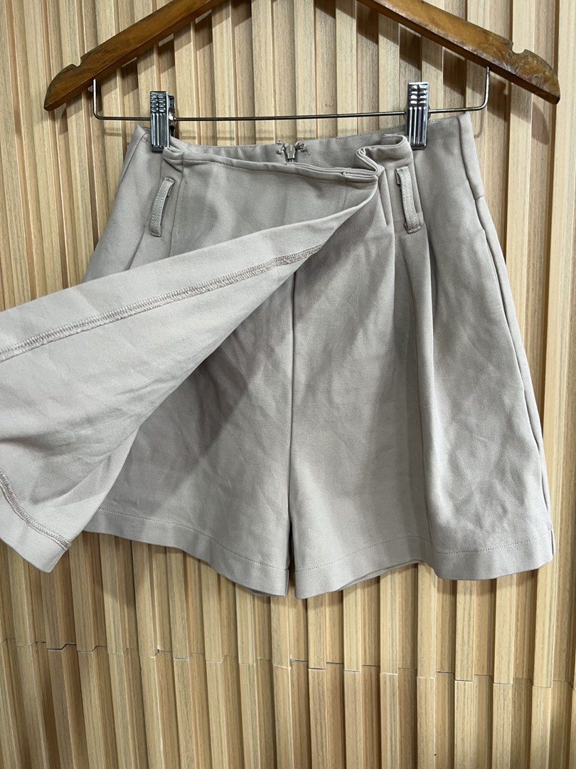 Love bonito (Category: Shorts) located in Lipa City. Submitted by thyra06 (Listing ID 1463662597, Image 3). Description: Love bonito skort good as new size 25/28 garter waust.