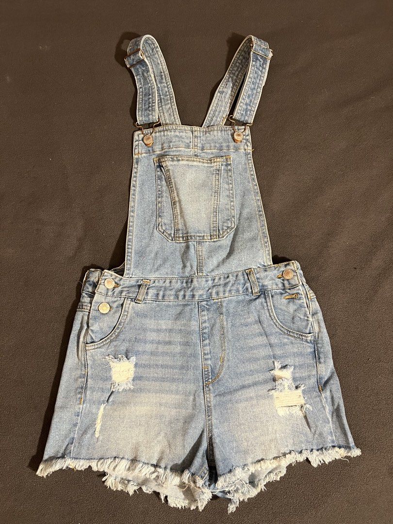 Love Tree Denim Overall Shorts Size Small (Category: Jumpsuits) located in Cainta. Submitted by caffinjty (Listing ID 1463725661, Image 1). Description: Cute light wash denim overall shorts. Distressed details on the front pockets and hem. Frayed hemline. Adjustable straps. Perfect for a casual day out..