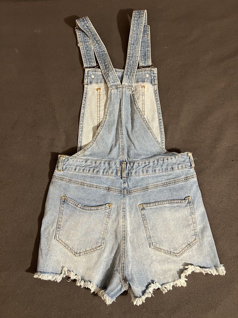 Love Tree Denim Overall Shorts Size Small (Category: Jumpsuits) located in Cainta. Submitted by caffinjty (Listing ID 1463725661, Image 2). Description: Cute light wash denim overall shorts. Distressed details on the front pockets and hem. Frayed hemline. Adjustable straps. Perfect for a casual day out..