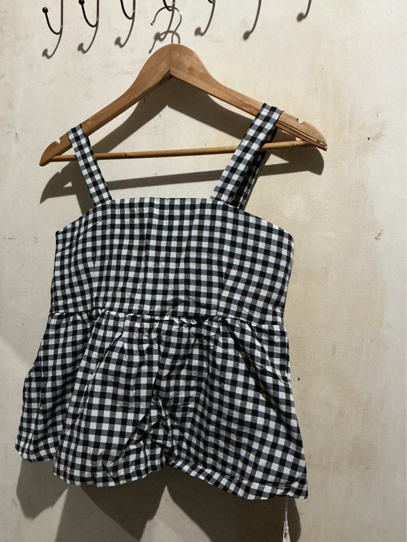 LOVITO CHECKERED PEPLUM TOP (Category: Sleeveless) located in Dagupan City. Submitted by trendies_collection (Listing ID 1463609423, Image 2). Description: Brand new with pouch and hang tag Large on tag, Keri medium No issue.