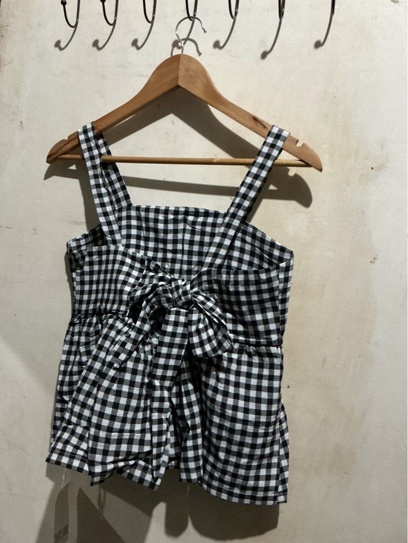 LOVITO CHECKERED PEPLUM TOP (Category: Sleeveless) located in Dagupan City. Submitted by trendies_collection (Listing ID 1463609423, Image 3). Description: Brand new with pouch and hang tag Large on tag, Keri medium No issue.