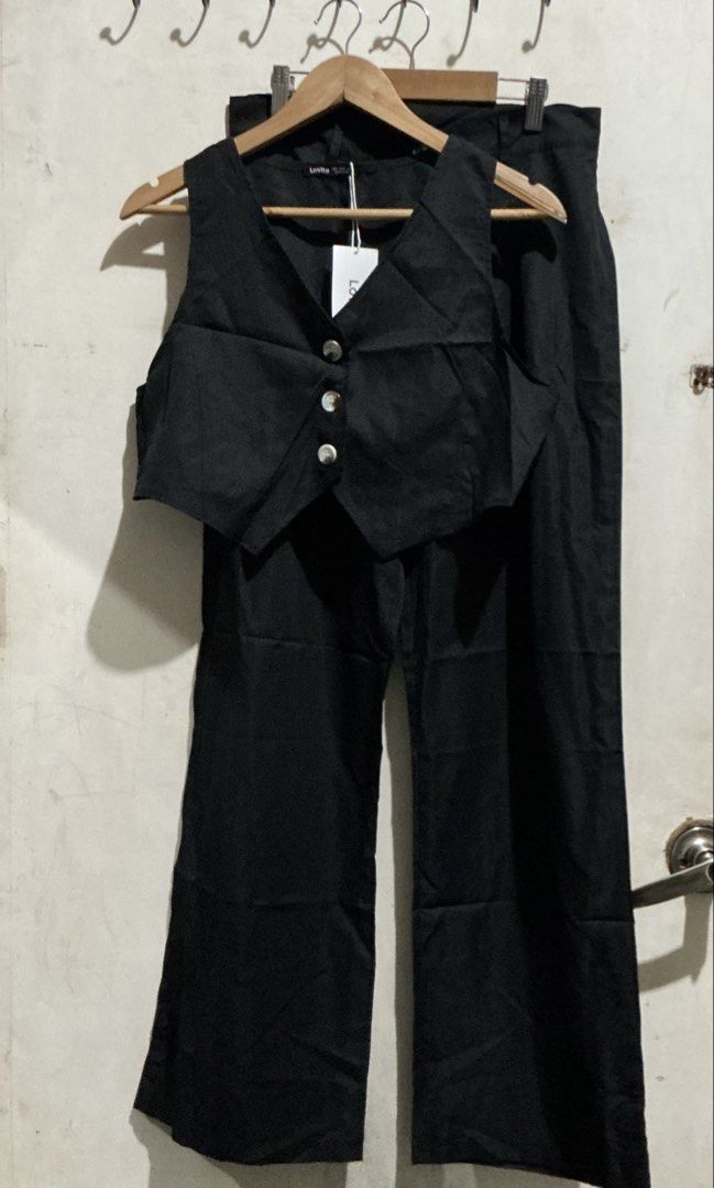 LOVITO CROP VEST AND TROUSER PANTS SET (Category: Sets or Coordinates) located in Dagupan City. Submitted by trendies_collection (Listing ID 1463645446, Image 1). Description: Brand new with pouch and hang tag Large on tag Message us for the measurements No issue.
