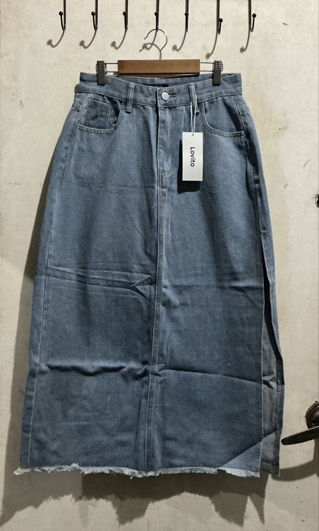 LOVITO LONG DENIM SKIRT (Category: Skirts) located in Dagupan City. Submitted by trendies_collection (Listing ID 1463618772, Image 2). Description: Brand new with pouch and hang tag Medium on tag, 29-30 inches waist Mataas yung slit No issue.