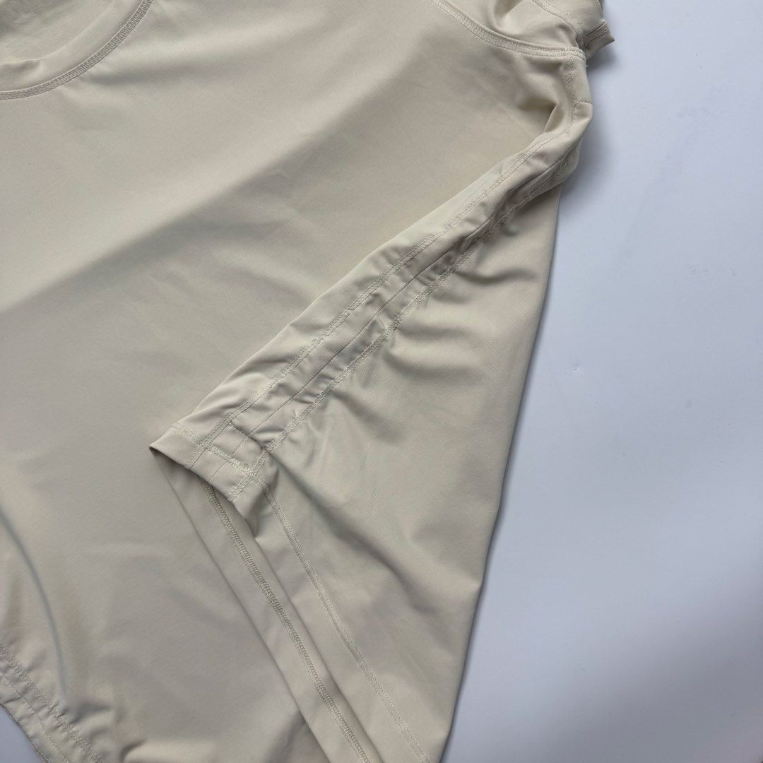 Lulu Lemon (Category: Shirts) located in Quezon City. Submitted by beastmnl (Listing ID 1463584812, Image 3). Description: Dimension 18 width 20.5 length .