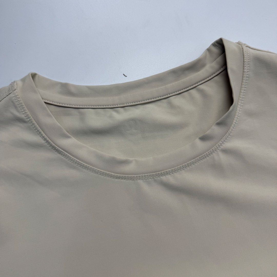 Lulu Lemon (Category: Shirts) located in Quezon City. Submitted by beastmnl (Listing ID 1463584812, Image 2). Description: Dimension 18 width 20.5 length .