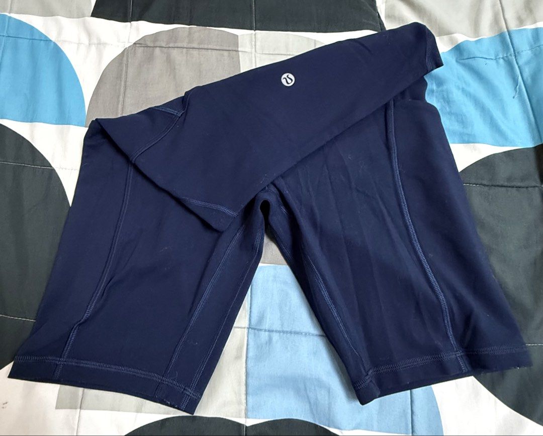 Lululemon Dot 6 (Category: Activewear) located in Bautista. Submitted by mariazoyacloset (Listing ID 1463593587, Image 1). Description: Lululemon Dot 6 700 shipped.