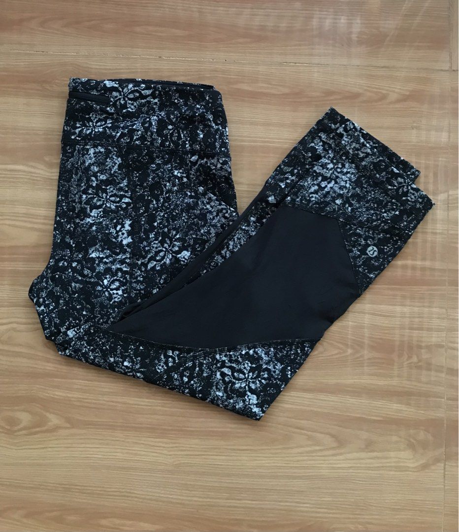 Lululemon Leggings (Category: Activewear) located in Cebu City. Submitted by whytruekoy (Listing ID 1463590307, Image 1). Description: Lululemon Leggings Authentic Dot 8 Excellent.