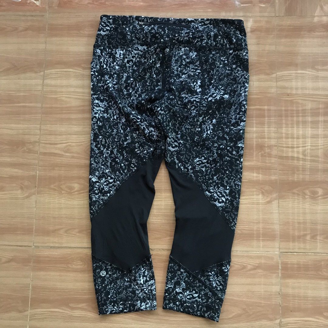 Lululemon Leggings (Category: Activewear) located in Cebu City. Submitted by whytruekoy (Listing ID 1463590307, Image 2). Description: Lululemon Leggings Authentic Dot 8 Excellent.