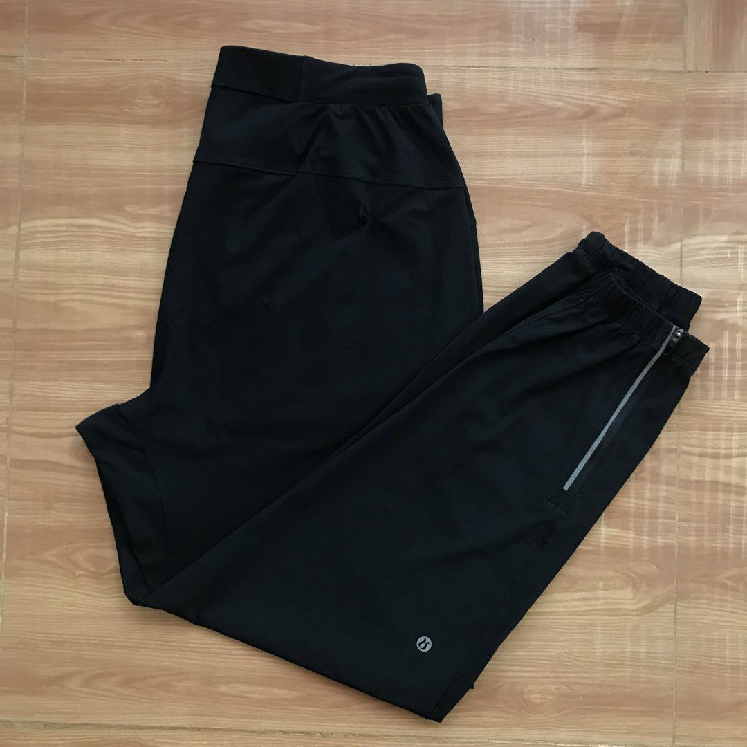 Lululemon Mens Ankle Pants (Category: Activewear) located in Cebu City. Submitted by whytruekoy (Listing ID 1463591506, Image 1). Description: Lululemon Mens Ankle Pants Authentic Size Large W / 32-34 L / 40 Repaired Slit.