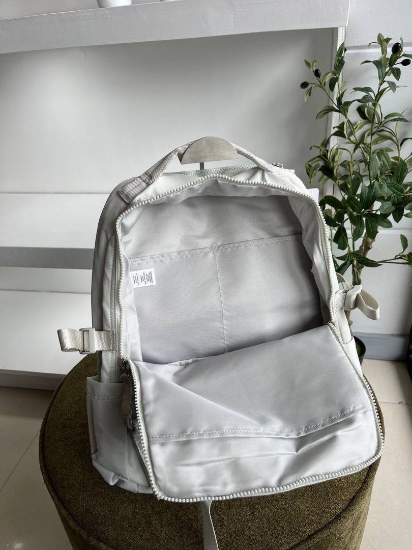 Lululemon New Crew Backpack 22L (Category: Backpacks) located in Binan City. Submitted by pinkykeenshop (Listing ID 1463737078, Image 3). Description: .