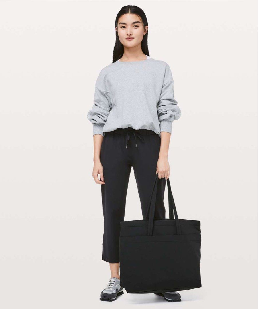 Lululemon On My Level Tote Large (Category: Tote Bags) located in Dasmarinas. Submitted by bandananowheree (Listing ID 1463600094, Image 2). Description: 15L With pockets inside and out, this effortless tote keeps you organized so you can power through your day without anything getting in your way. Fabric is lightweight and easy to wipe clean Laptop storage: Exterior padded pocket fits a 15” laptop Storage: Easy-access, exterior pocket for your e