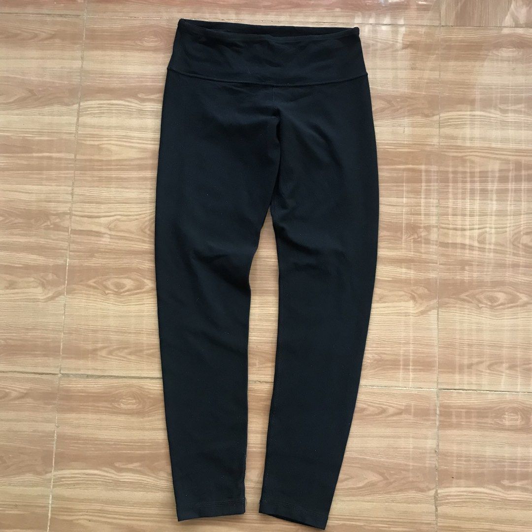 Lululemon Reversible Leggings (Category: Activewear) located in Cebu City. Submitted by whytruekoy (Listing ID 1463590783, Image 3). Description: Lululemon Reversible Leggings Authentic Dot 4 Excellent.