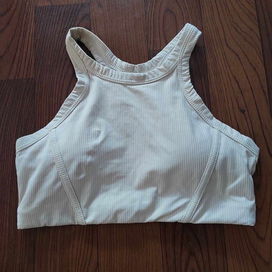 Lululemon Ribbed Nulu high neck (Category: Activewear) located in Taguig. Submitted by Sportywear (Listing ID 1463630624, Image 3). Description: missing dot size padded Auth/enti/city not Gua/ran/teed.