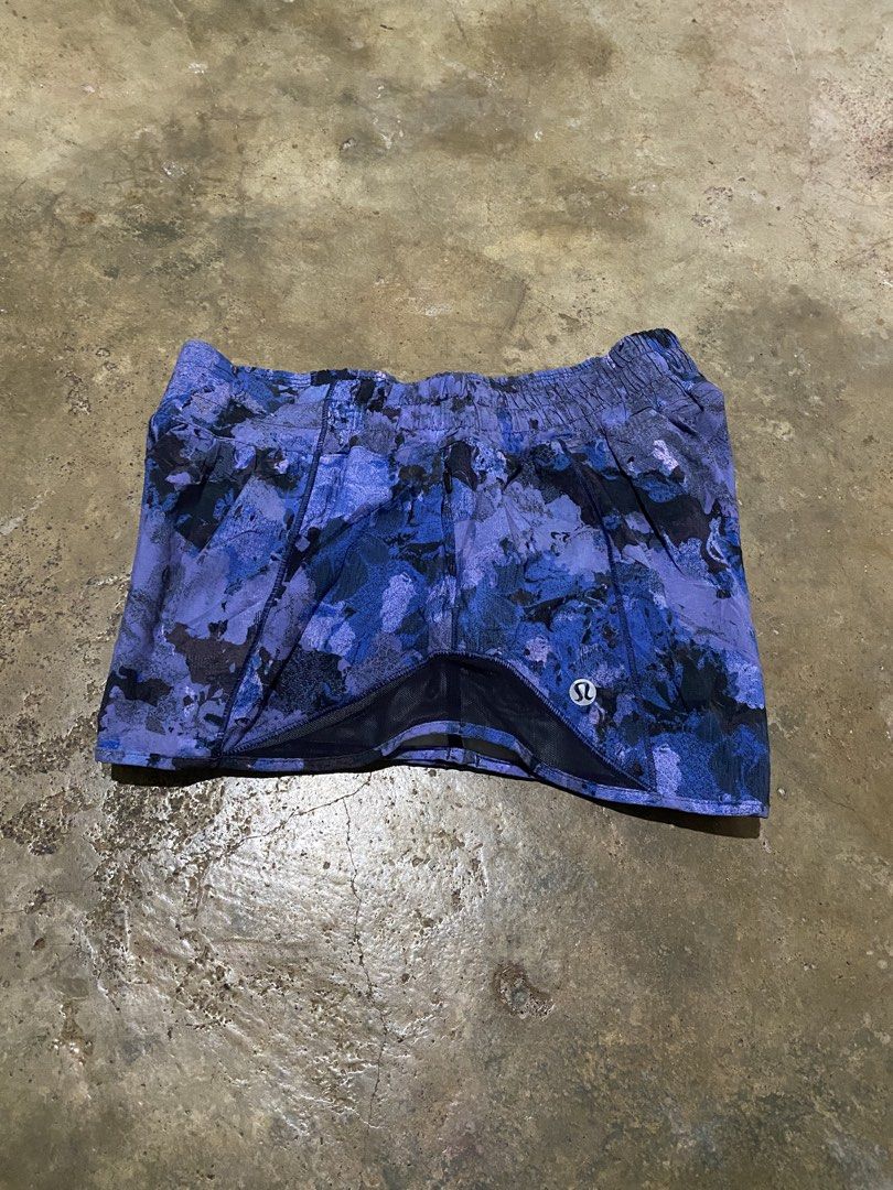 Lululemon running short (Category: Shorts) located in Tabaco. Submitted by centthrif55361 (Listing ID 1463706723, Image 2). Description: Lululemon Size 6 on tag W:26-30 L:9 Excellent to new condition Color rate 10/10 .