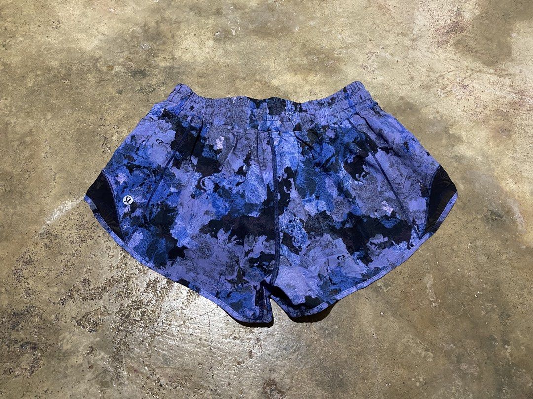 Lululemon running short (Category: Shorts) located in Tabaco. Submitted by centthrif55361 (Listing ID 1463706723, Image 3). Description: Lululemon Size 6 on tag W:26-30 L:9 Excellent to new condition Color rate 10/10 .