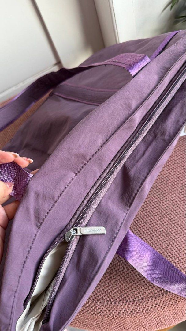 Lululemon Tote (Category: Shoulder Bags) located in Binan City. Submitted by pinkykeenshop (Listing ID 1463703958, Image 3). Description: .