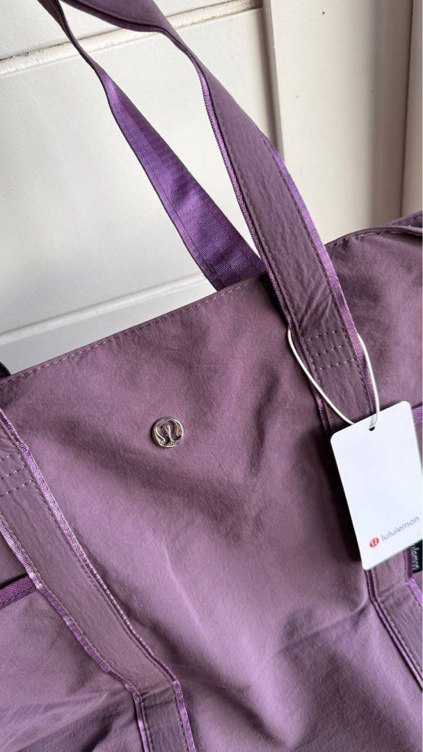 Lululemon Tote (Category: Shoulder Bags) located in Binan City. Submitted by pinkykeenshop (Listing ID 1463703958, Image 2). Description: .