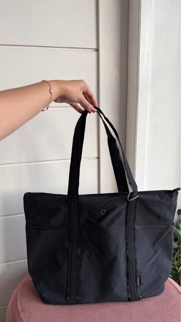 Lululemon Tote (Category: Shoulder Bags) located in Binan City. Submitted by pinkykeenshop (Listing ID 1463704093, Image 1). Description: .