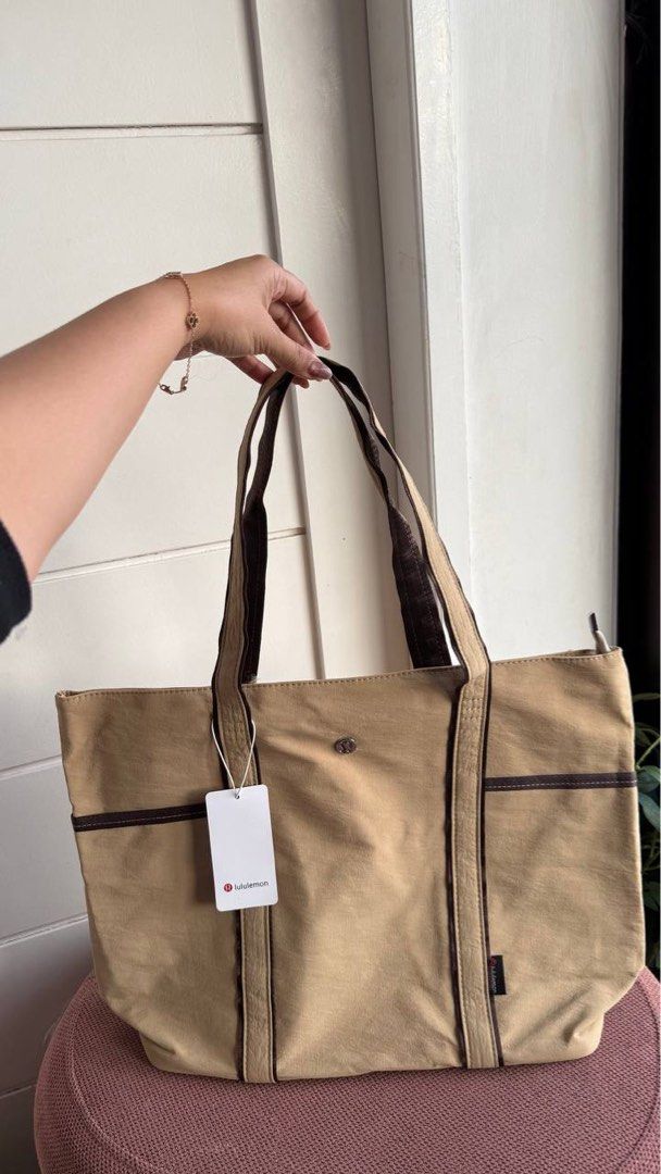 Lululemon Tote (Category: Shoulder Bags) located in Binan City. Submitted by pinkykeenshop (Listing ID 1463704238, Image 1). Description: .