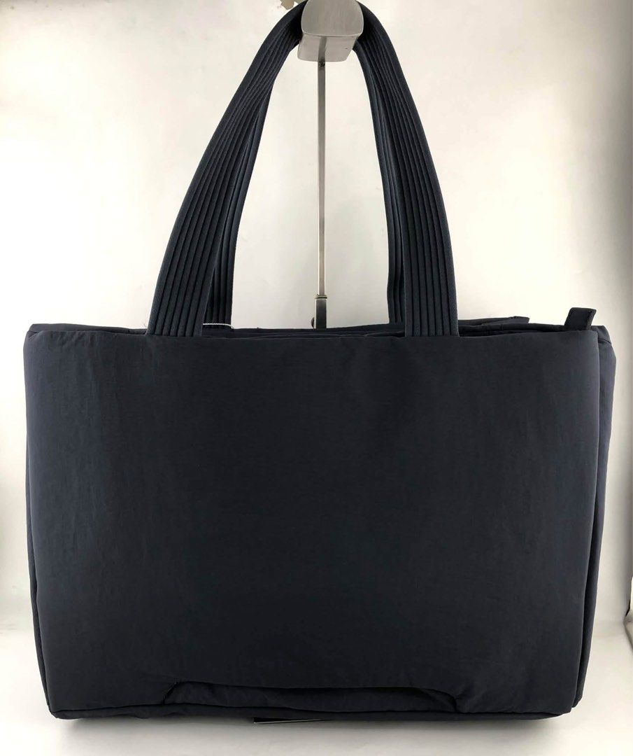 Lululemon Triple Compartment Tote Bag (Category: Shoulder Bags) located in Binan City. Submitted by pinkykeenshop (Listing ID 1463686352, Image 3). Description: .