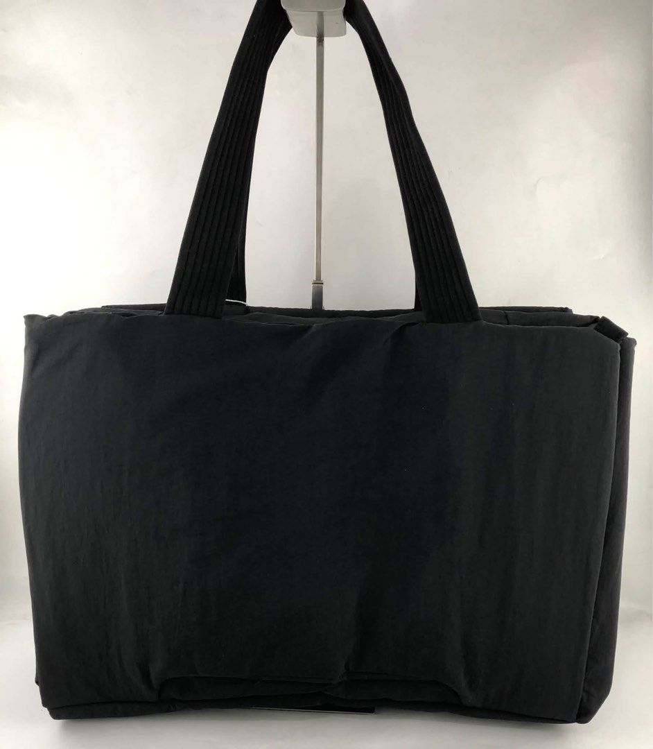 Lululemon Triple Compartment Tote Bag (Category: Shoulder Bags) located in Binan City. Submitted by pinkykeenshop (Listing ID 1463686603, Image 3). Description: .