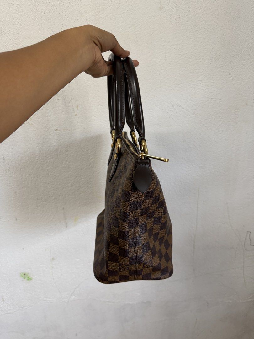 LV BAG (Category: Luxury Bags & Wallets) located in Manila. Submitted by kayecake_ (Listing ID 1463741959, Image 2). Description: .