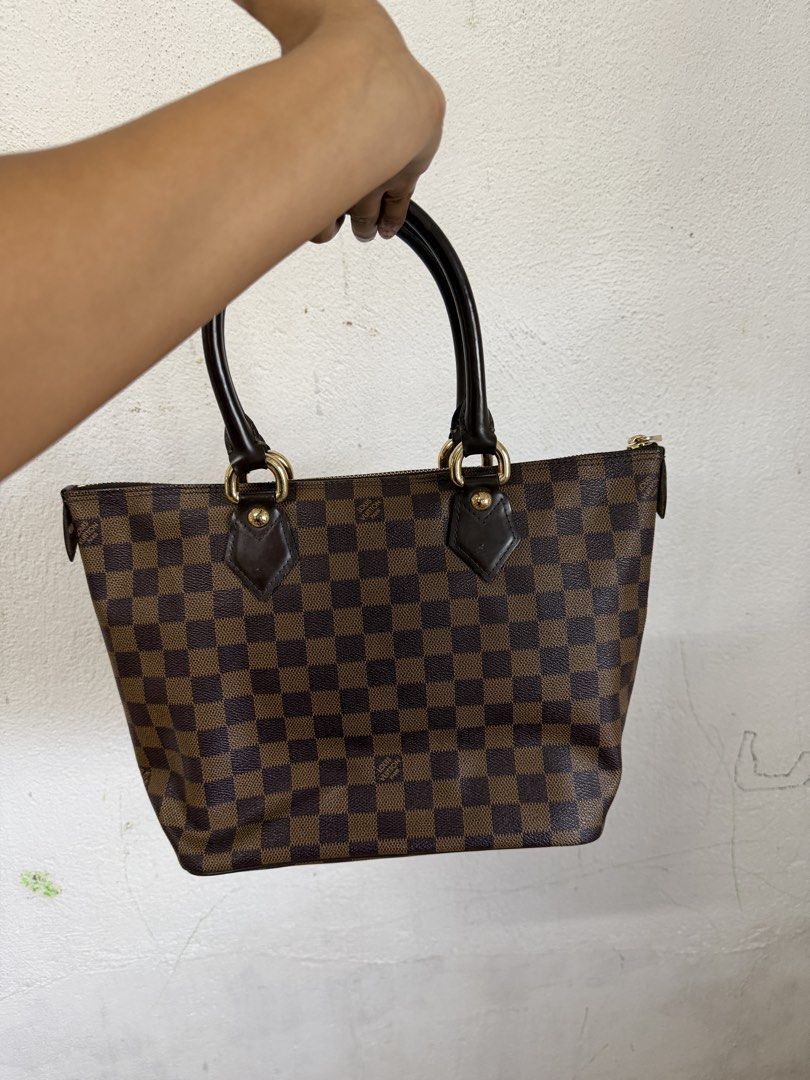 LV BAG (Category: Luxury Bags & Wallets) located in Manila. Submitted by kayecake_ (Listing ID 1463741959, Image 3). Description: .