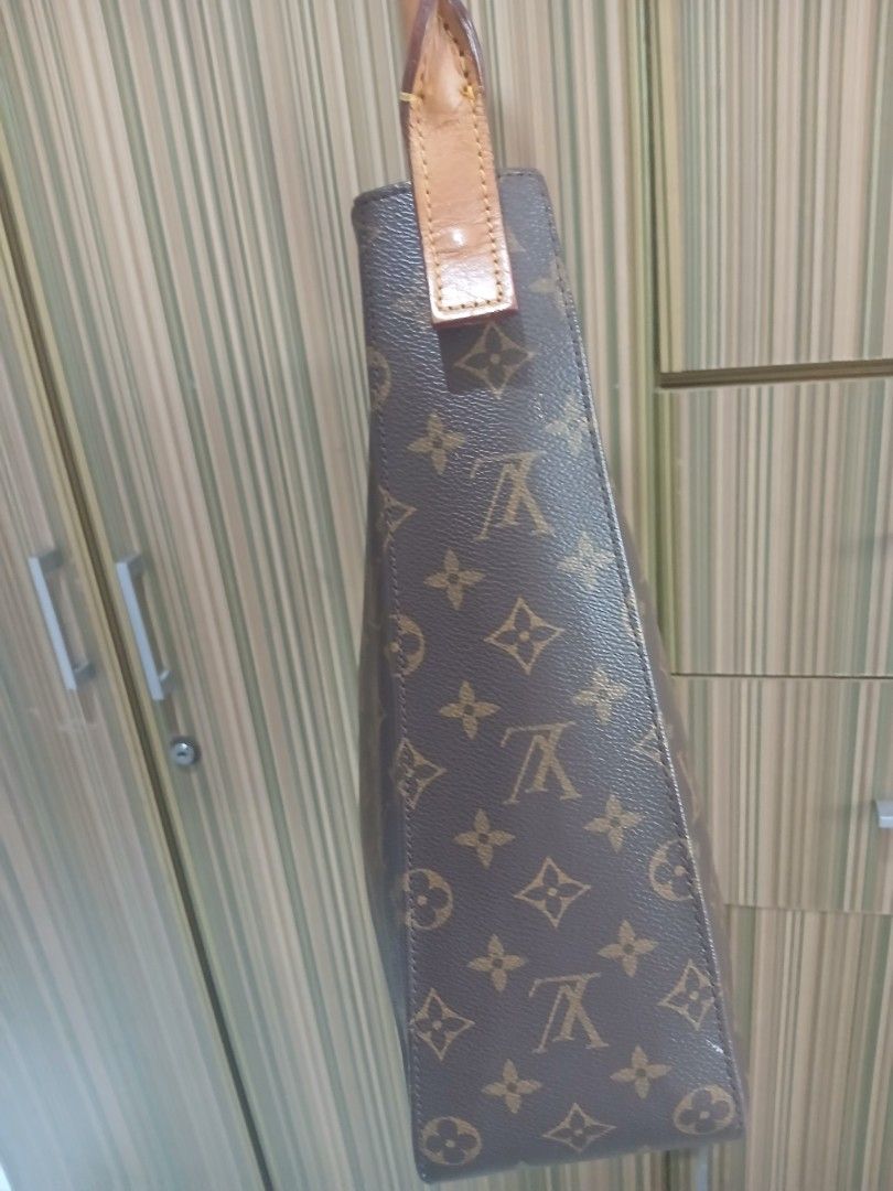 LV Monogram Canvas Shoulder Bag (Category: Luxury Bags & Wallets) located in Taguig. Submitted by demsclosetph (Listing ID 1463619230, Image 3). Description: - monogram canvas shoulder bag - Tan leather strap - Spacious interior, perfect for everyday use.