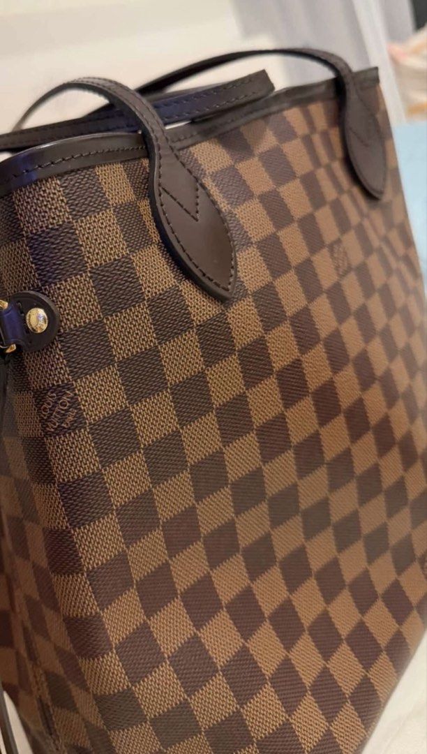 Lv Neverful DE (Category: Luxury Bags & Wallets) located in Quezon City. Submitted by ingridsfinds (Listing ID 1463734992, Image 2). Description: Excellent condition Comes with Dustbag Box, paperbag 9.5/10 rank condition.