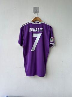 (Category: ) located in . Submitted by sundayfootballshirts (Listing ID 1463631007, Image 1). Description: .