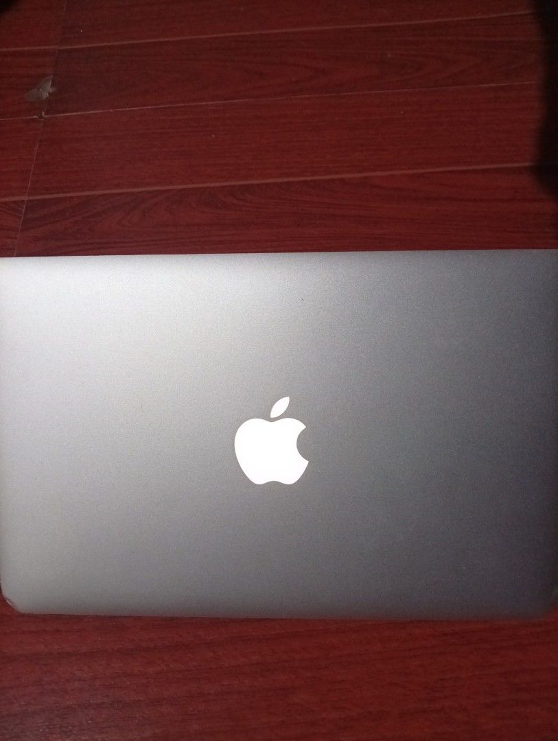 Macbook air 11 2015 (Category: Laptops & Notebooks) located in Bacoor. Submitted by roberto.n (Listing ID 1463579577, Image 2). Description: Macbook air 11 (2015) no functional issue with microsoft office smooth battery life lasts 3-4 hours (depending on usage) original charger included good for: office works online classes school works watching light gaming Issue: minimal scratches and dents.