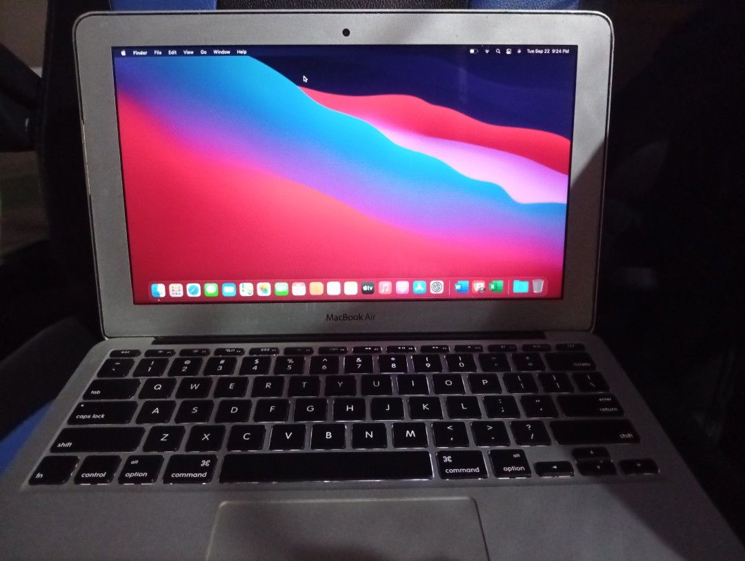 Macbook air 11 2015 (Category: Laptops & Notebooks) located in Bacoor. Submitted by roberto.n (Listing ID 1463579577, Image 3). Description: Macbook air 11 (2015) no functional issue with microsoft office smooth battery life lasts 3-4 hours (depending on usage) original charger included good for: office works online classes school works watching light gaming Issue: minimal scratches and dents.