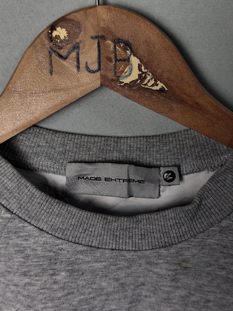 Made Extreme gray T shirt (Category: Tshirts & Polo Shirts ) located in Aroroy. Submitted by kramjoseph_6 (Listing ID 1463648681, Image 3). Description: Lenght:25 Width:20.5 excellent condition no flaws.
