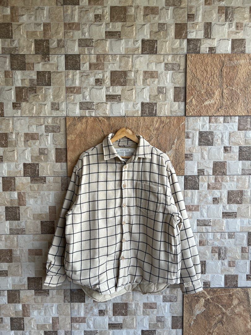 MADNESS - QUILTTED LINING POCKET BUTTON DOWN LONGSLEEVES (Category: Coats, Jackets and Outerwear) located in Bacolod City. Submitted by timelessbyjosh (Listing ID 1463628889, Image 1). Description: BEST FOR CASUAL & COZY OUTFITS SIZE : SMALL ACTUAL COLOR : BEIGE & BLACK COLOR RATE : 10 OUT OF 10 CONDITION : NEAR NEW MATERIAL : 65 % POLYESTER , 30 % WOOL & 5 % COTTON ( SHELL ) & 100 % POLYESTER ( PADDING ) MADE IN : CHINA FLAWS : NONE / CUT WASHTA