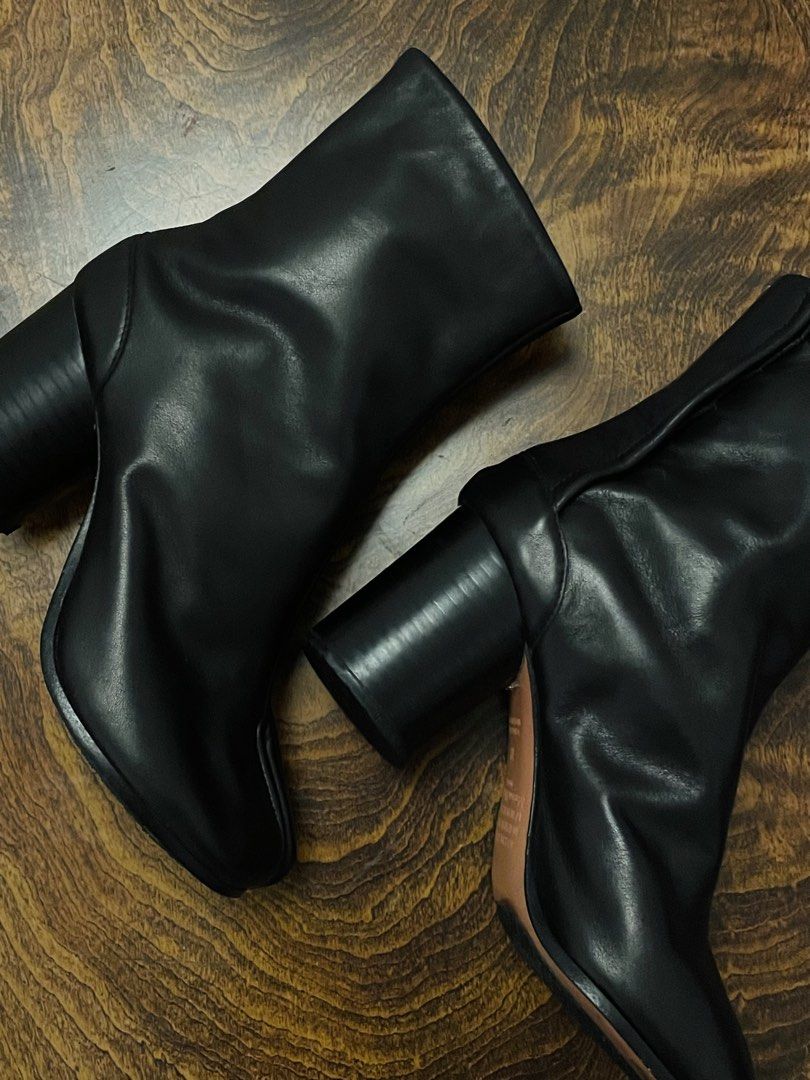 Maison Margiela Tabi Ankle Boots. (Category: Sneakers & Footwear) located in San Fernando. Submitted by larchivefeminine (Listing ID 1463580207, Image 3). Description: Maison Margiela Tabi Ankle Boots. CONDITION 9.5/10 HOOK & EYE CLOSURE KOHAZE CALFSKIN BLACK COLOR SIZE 37 ON TAG .