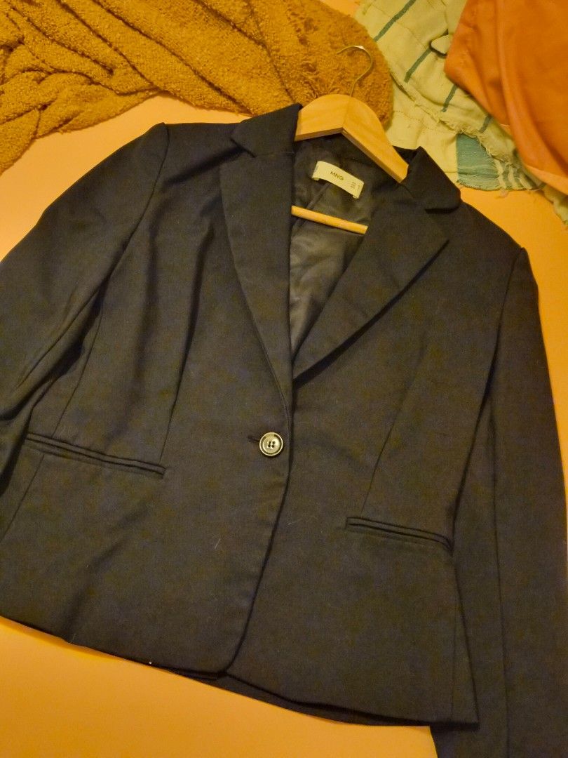 Mango Black Blazer (Category: Coats, Jackets and Outerwear) located in Manila. Submitted by declutter_moby (Listing ID 1463697501, Image 1). Description: - Classic black blazer from Mango - Single button closure - Two front pockets - Fully lined interior - Versatile for work or a night out.