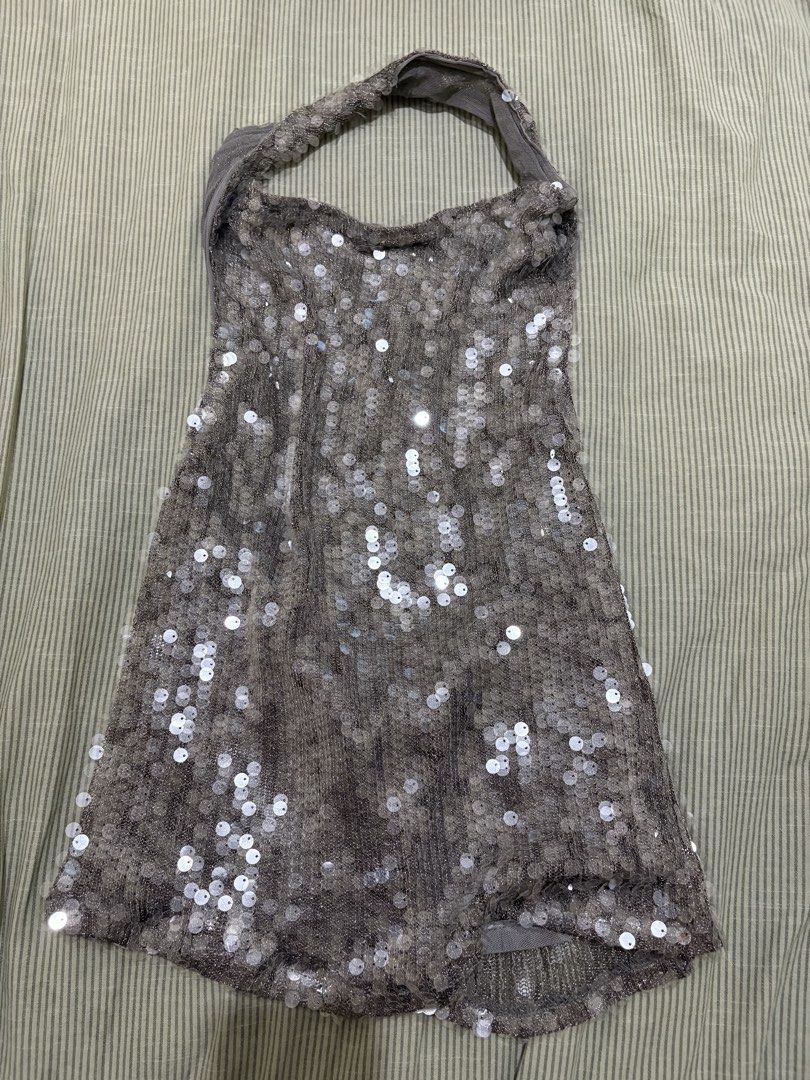 MANGO Sequin Halter Neck Top (Medium) (Category: Sleeveless) located in Manila. Submitted by 0010fia (Listing ID 1463617342, Image 2). Description: - never worn - not my size - really pretty going out top!.