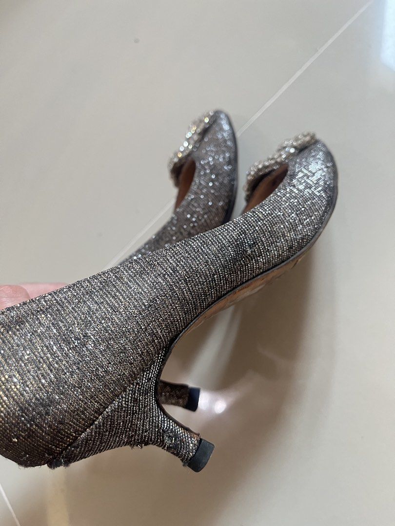 Manolo Blahnik heels (Category: Heels) located in Batangas. Submitted by alita.clo (Listing ID 1463639432, Image 3). Description: has sole protector with flaws but still presentable lines in the insole are creases lang not cracks size 37 carrie bradshaw heels manolos.