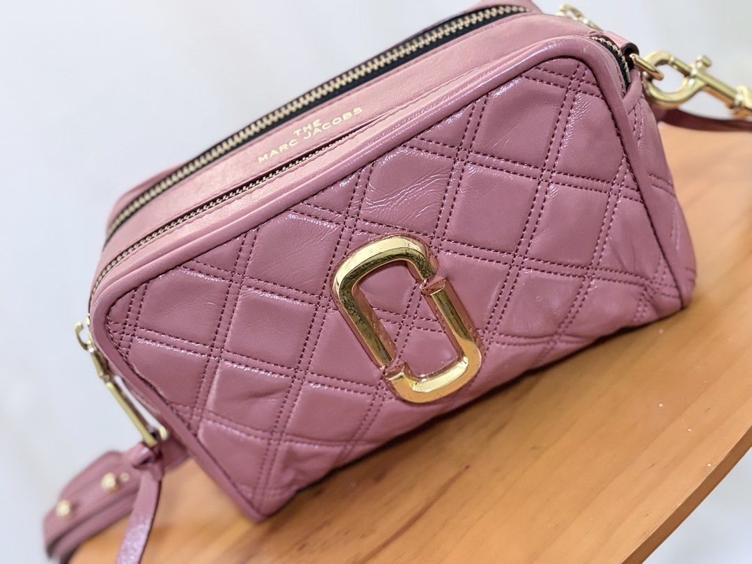 Marc Jacobs The Quilted Softshot 21 Bag (Category: Cross-body Bags) located in Manila. Submitted by mbgeslanimd (Listing ID 1463642612, Image 1). Description: The Quilted Softshot 21 Bag.