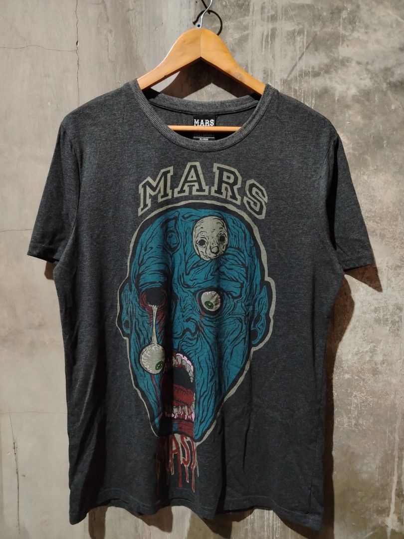MARS MASK Graphic T-Shirt XL (Category: Tshirts & Polo Shirts ) located in Tagum. Submitted by kotasallys40096 (Listing ID 1463696108, Image 1). Description: - Grey MARS MASK graphic tee - 23*28 - Features a cool zombie-like face print - Size: XL - Material: 100% Cotton - Made in China - Ideal for casual wear.