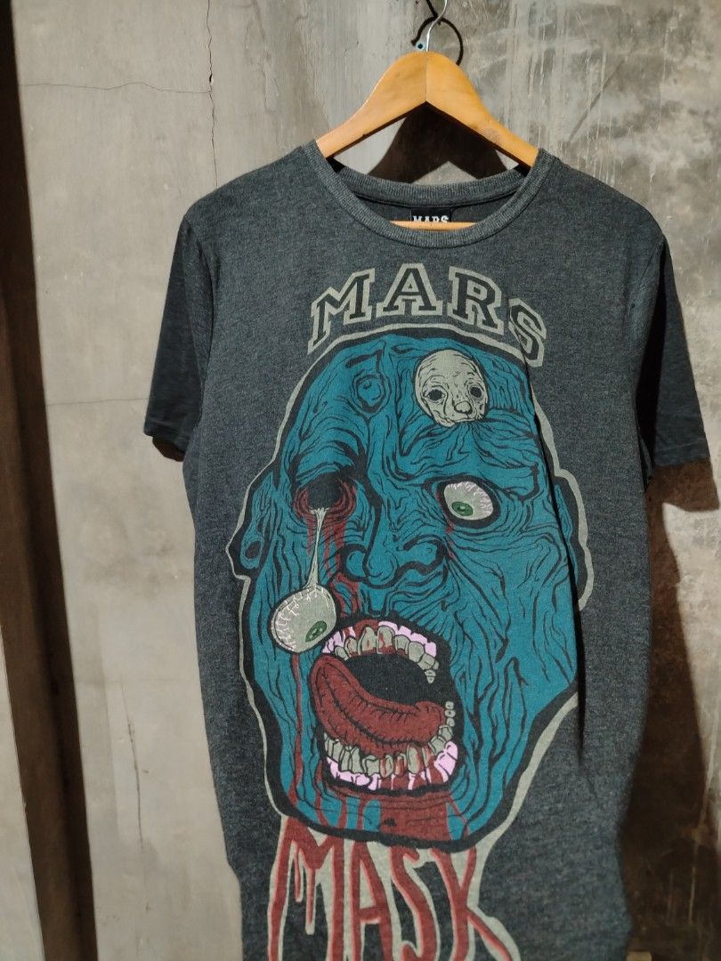 MARS MASK Graphic T-Shirt XL (Category: Tshirts & Polo Shirts ) located in Tagum. Submitted by kotasallys40096 (Listing ID 1463696108, Image 2). Description: - Grey MARS MASK graphic tee - 23*28 - Features a cool zombie-like face print - Size: XL - Material: 100% Cotton - Made in China - Ideal for casual wear.