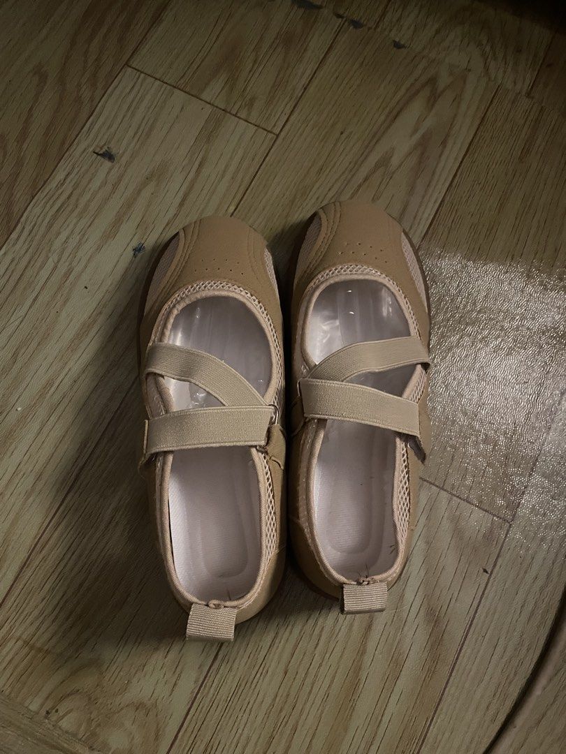 Mary Jane Flats with Elastic Straps (Category: Flats & Sandals) located in Manila. Submitted by mushiyuna (Listing ID 1463719317, Image 1). Description: I bought this for a camping trip but late na dumating. Selling it on a lower price nalang! - Easy to wear tan flats - Secure fit with elastic criss-cross straps - Breathable mesh panels on the sides - Convenient pull tabs at the heel - Perfect for everyday comfort - Selling as they are no longer 