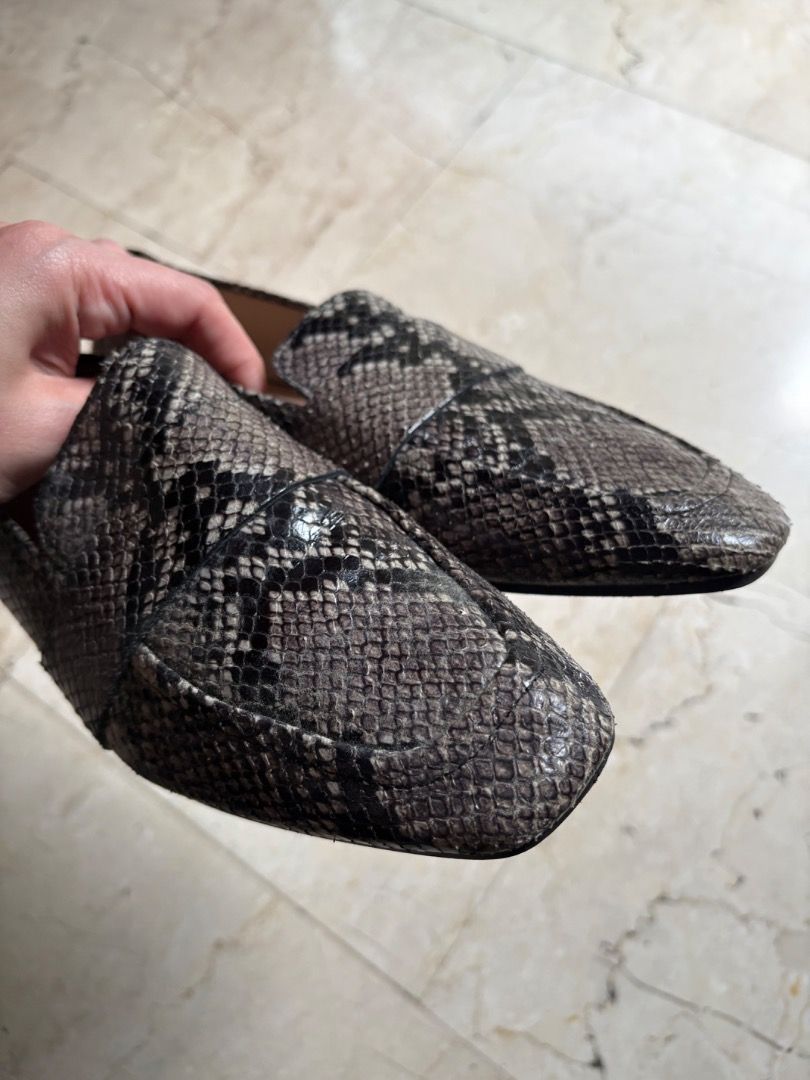 Massimo Dutti Loafera (Category: Loafers) located in Quezon City. Submitted by icecreammonster (Listing ID 1463658063, Image 3). Description: Massimo Dutti Animal Print Loafers Size 7.