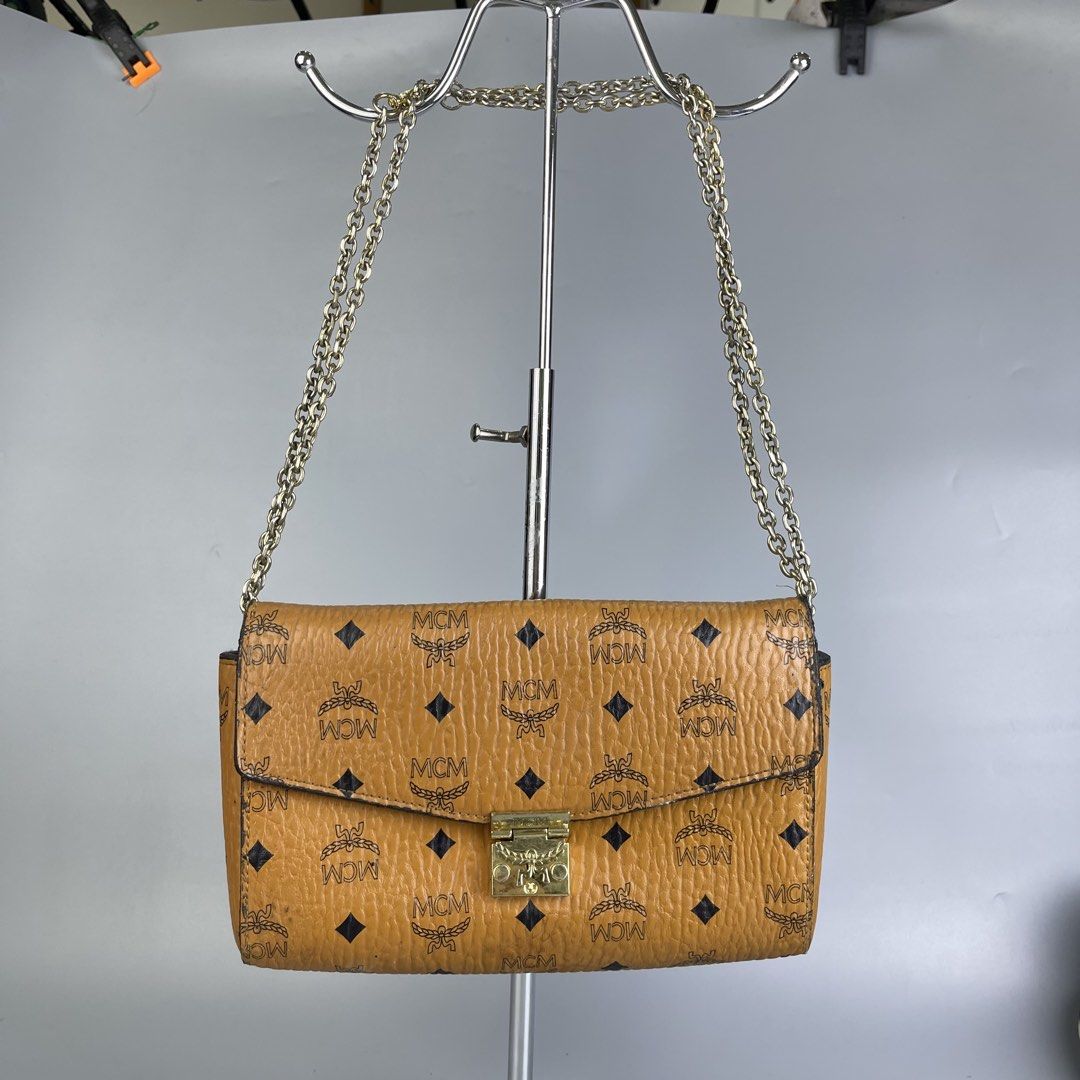 Mcm bag (Category: Cross-body Bags) located in San Fernando. Submitted by sapatusannisean (Listing ID 1463667189, Image 2). Description: .